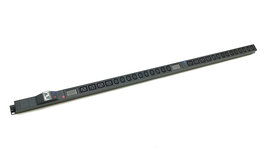 Блок розеток, 33-48U, 8 розеток IEC 60320 C19, 20 розеток IEC 60320 C13, автоматический выключатель, амперметр и вольтметр, однофазный 32A, клеммная колодка