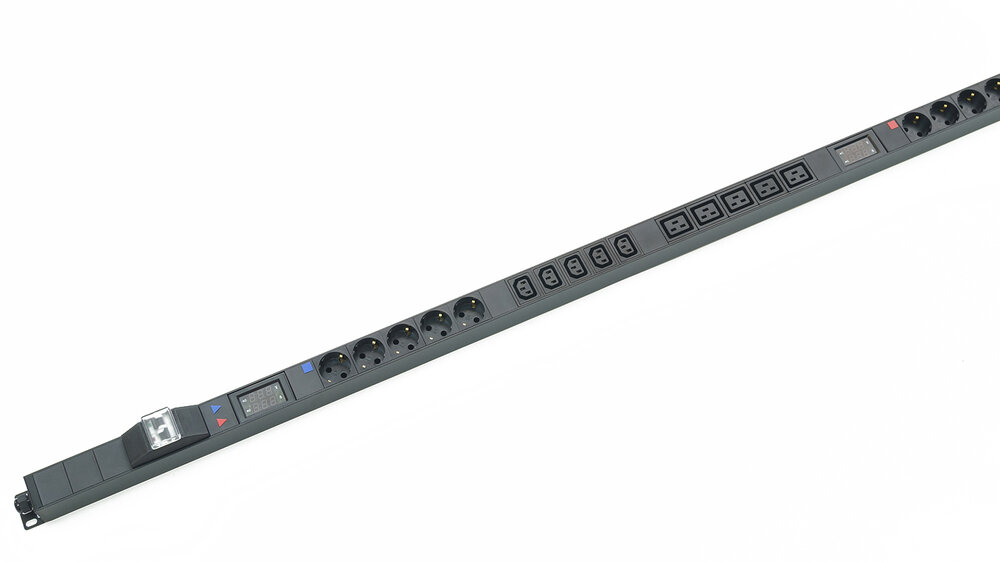 Блок розеток, 42-48U, 10 розеток Schuko, 10 розеток IEC 60320 C13, 10 розеток IEC 60320 C19, автоматический выключатель, амперметр и вольтметр, однофазный 32A, клеммная колодка