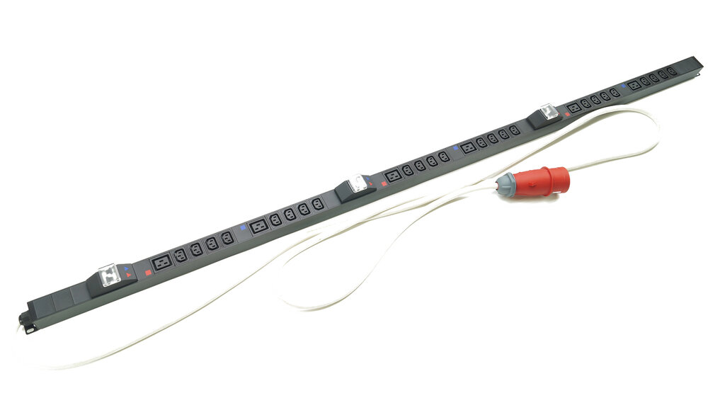 Блок розеток вертикальный, 42-48U, 6 розеток IEC 60320 C19, 24 розетки IEC 60320 C13, автоматический выключатель, трехфазный, силовой кабель питания 3 метра с вилкой IEC 60309