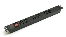 Блок розеток 19", 1U, 6 розеток IEC 60320 C13, выключатель с подсветкой, однофазный 10A, вход питания IEC 60320 C14