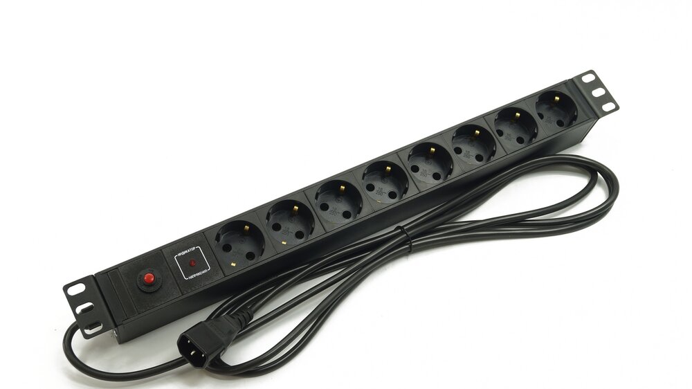 Блок розеток 19", 1U, 8 розеток Schuko, индикатор напряжения, функция защиты от перегрузки, однофазный 10A, кабель питания 2.5 метра IEC 60320 C14